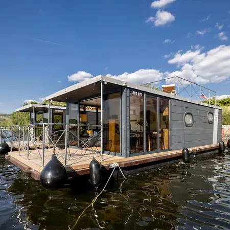 Hausboty Labe Apartmán Pistany